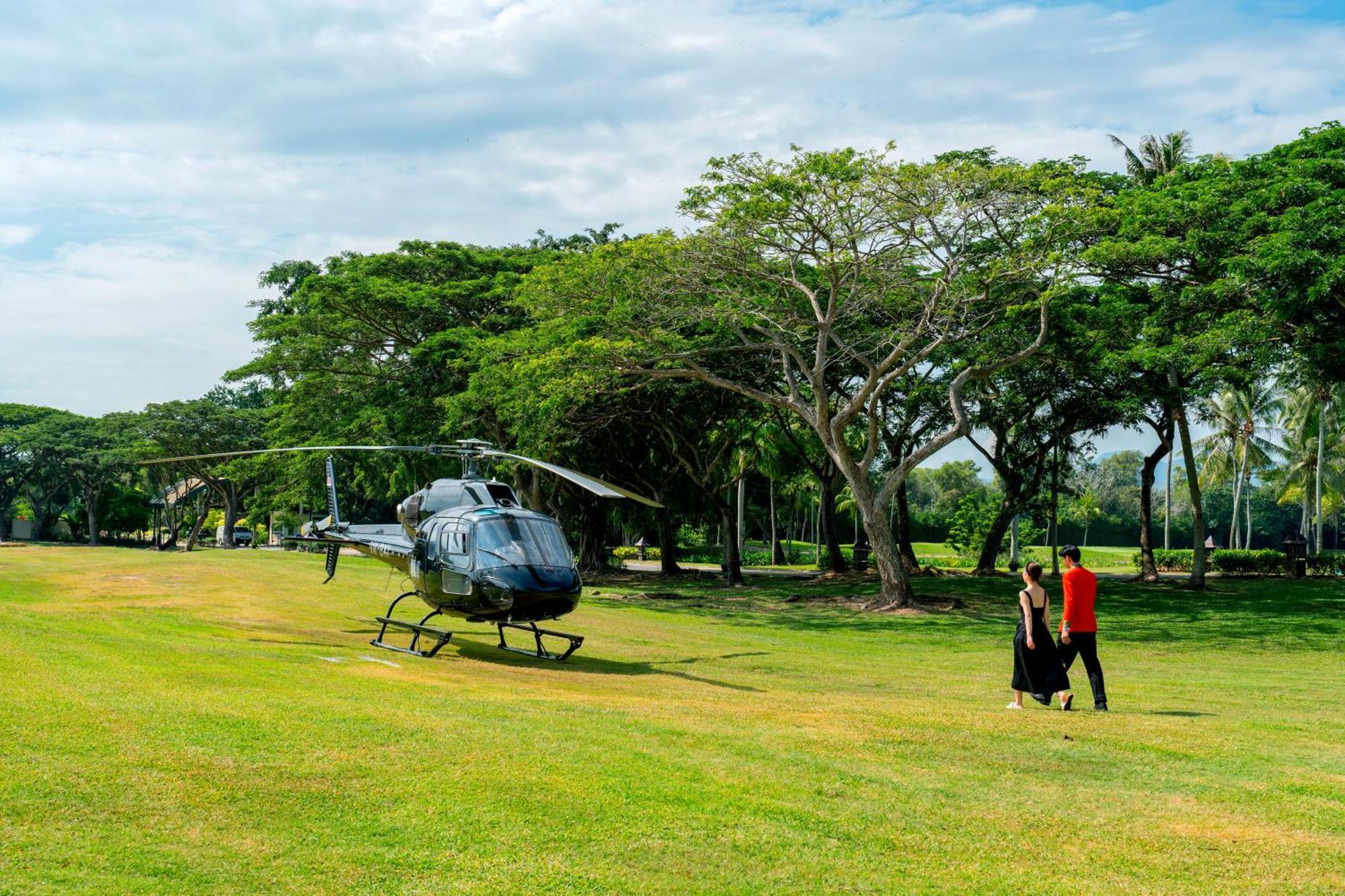 Shangri-La Rasa Ria, Kota Kinabalu Exterior photo Helicopter at the airport